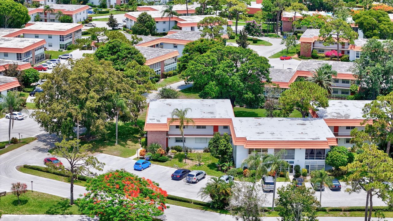 For Sale: $139,000 (2 beds, 2 baths, 894 Square Feet)