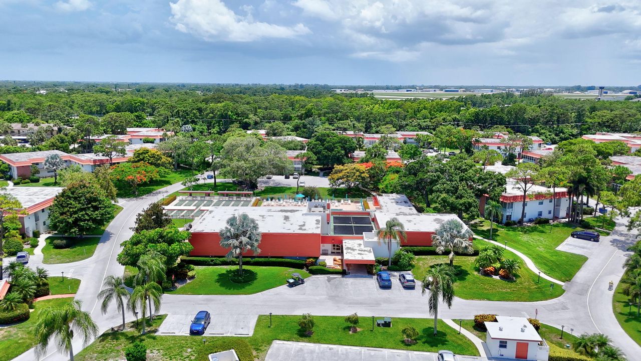 For Sale: $139,000 (2 beds, 2 baths, 894 Square Feet)