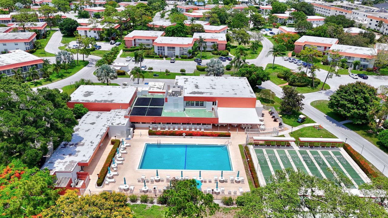 For Sale: $139,000 (2 beds, 2 baths, 894 Square Feet)