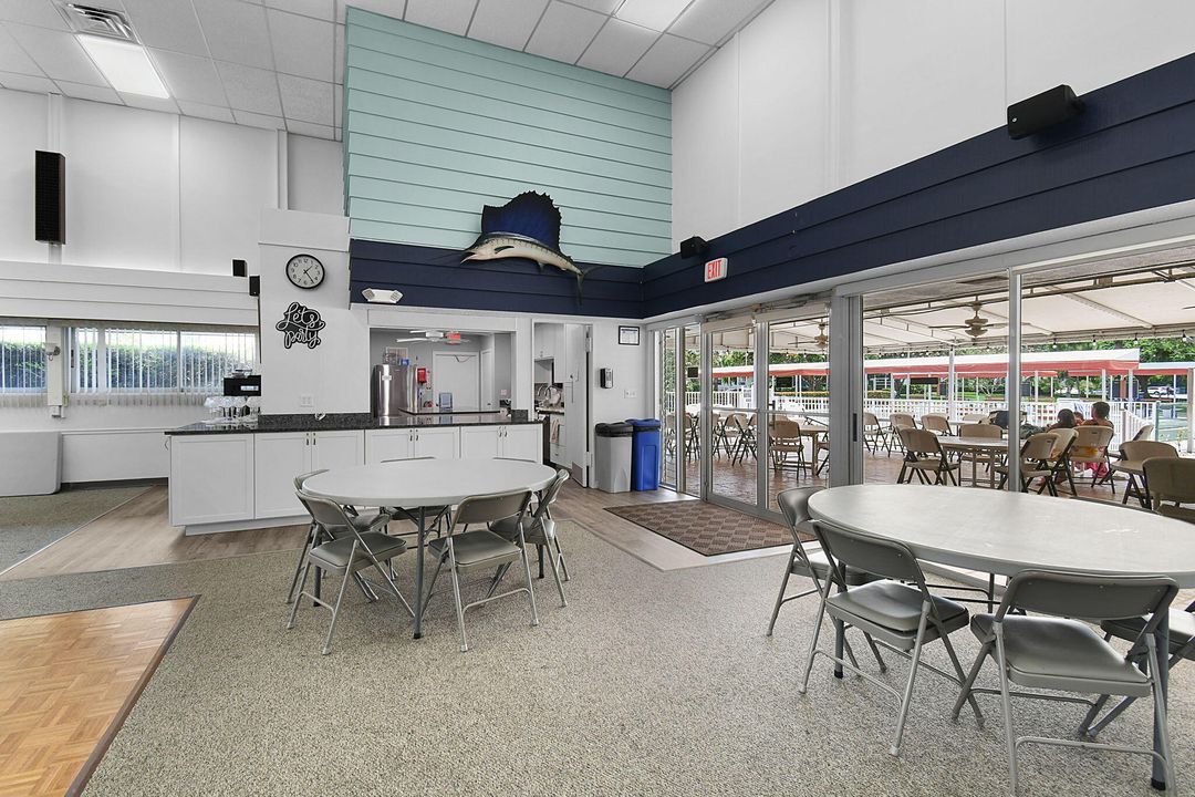 For Sale: $139,000 (2 beds, 2 baths, 894 Square Feet)