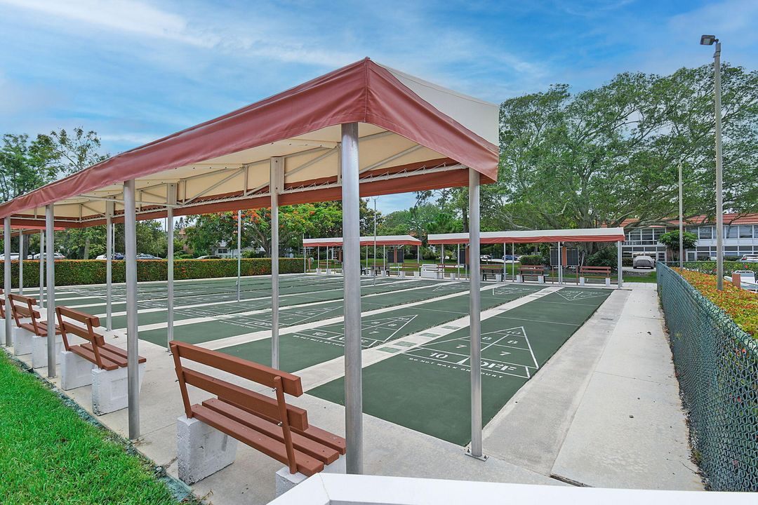 For Sale: $139,000 (2 beds, 2 baths, 894 Square Feet)