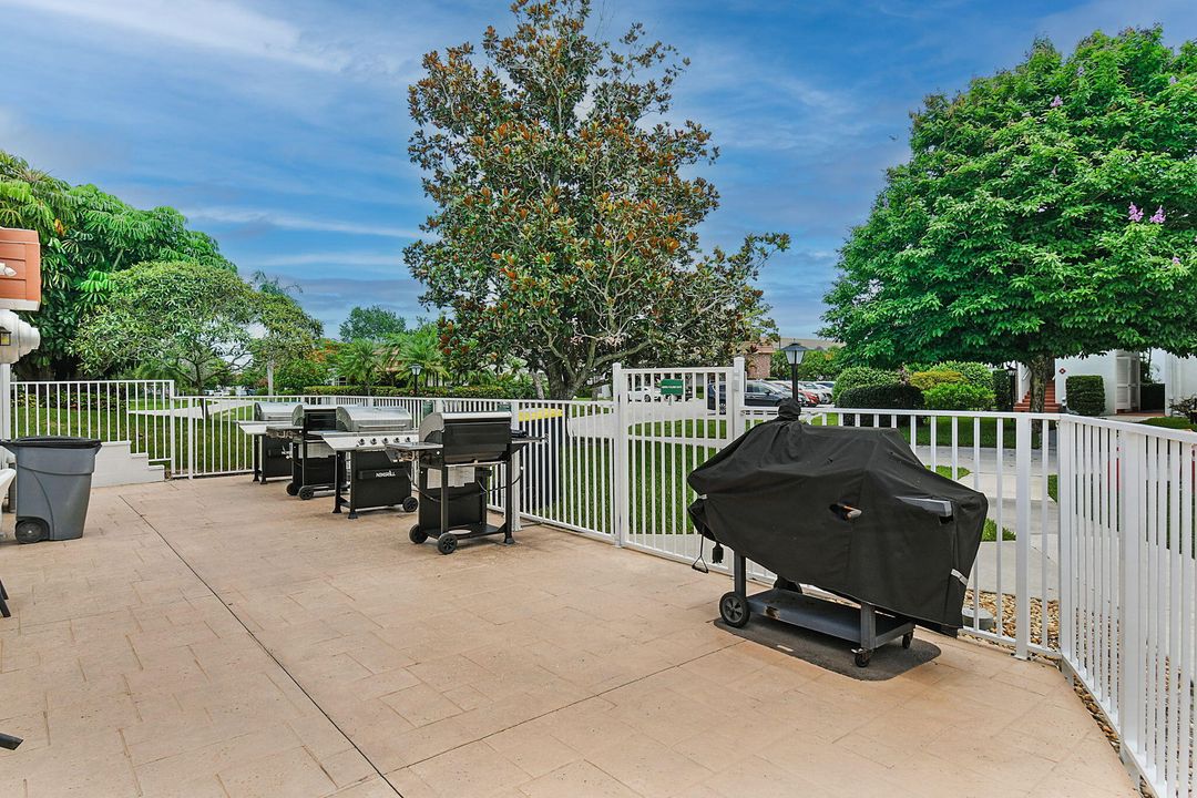 For Sale: $139,000 (2 beds, 2 baths, 894 Square Feet)