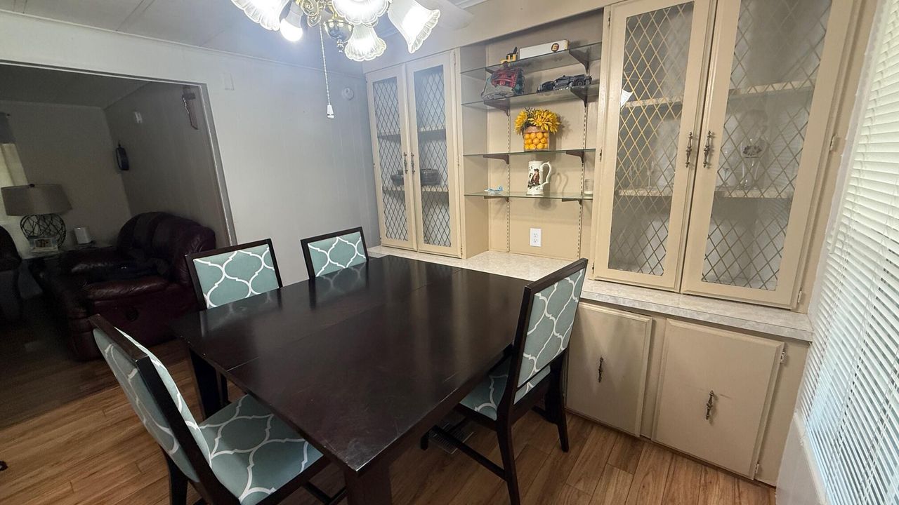 На продажу: $215,000 (3 спален, 2 ванн, 1180 Квадратных фут)