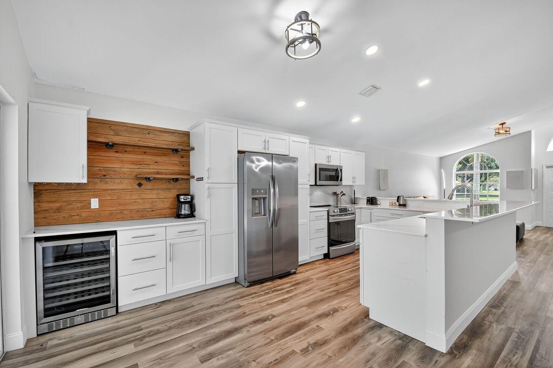 出租: $5,800 (3 贝兹, 2 浴室, 1358 平方英尺)