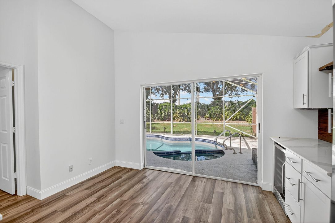 出租: $5,800 (3 贝兹, 2 浴室, 1358 平方英尺)