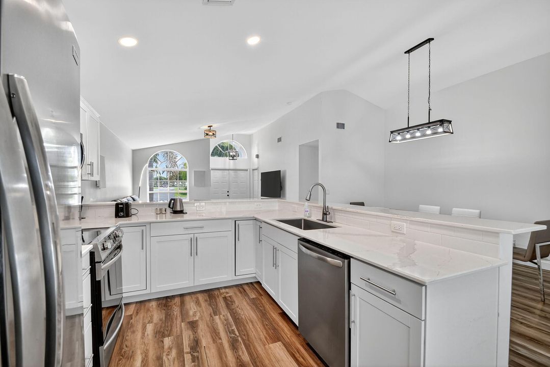 出租: $5,800 (3 贝兹, 2 浴室, 1358 平方英尺)