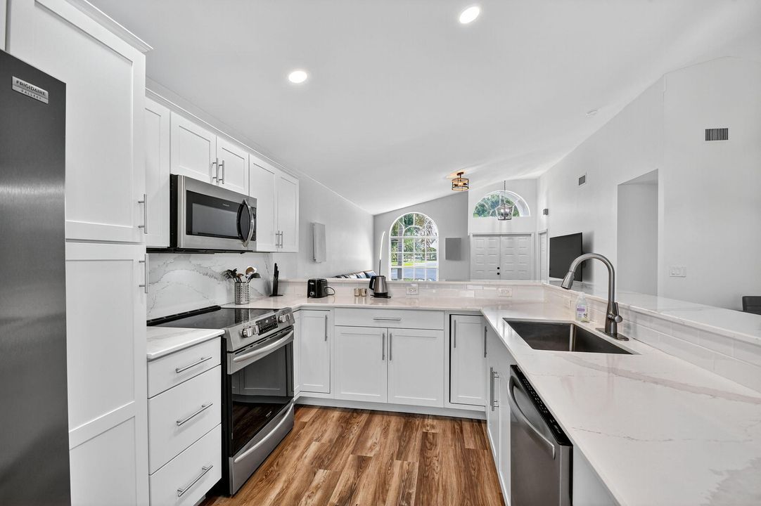 出租: $5,800 (3 贝兹, 2 浴室, 1358 平方英尺)