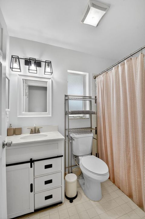 出租: $5,800 (3 贝兹, 2 浴室, 1358 平方英尺)