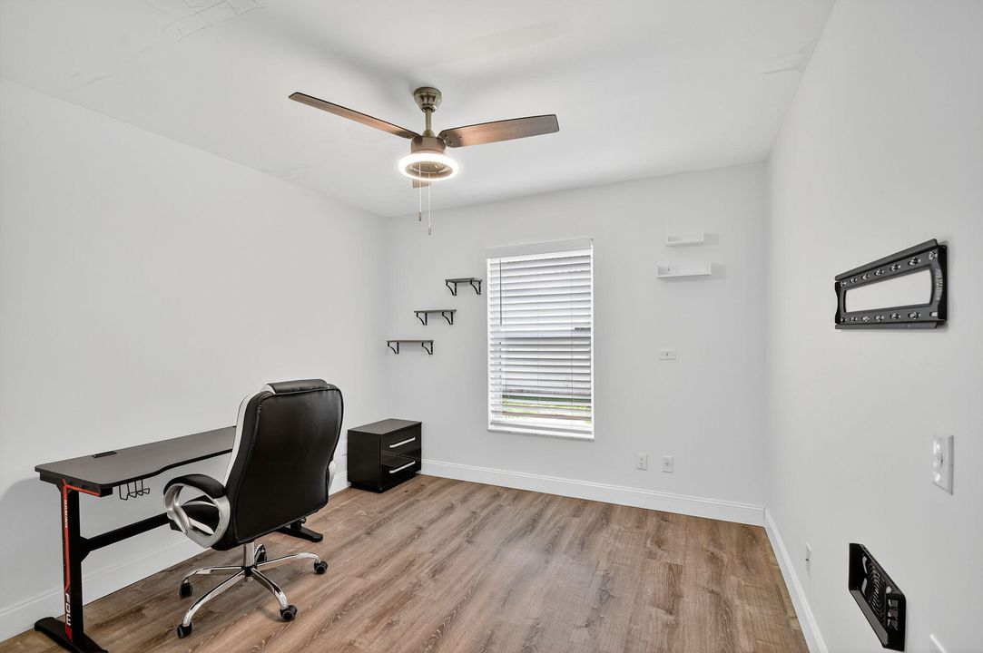 出租: $5,800 (3 贝兹, 2 浴室, 1358 平方英尺)