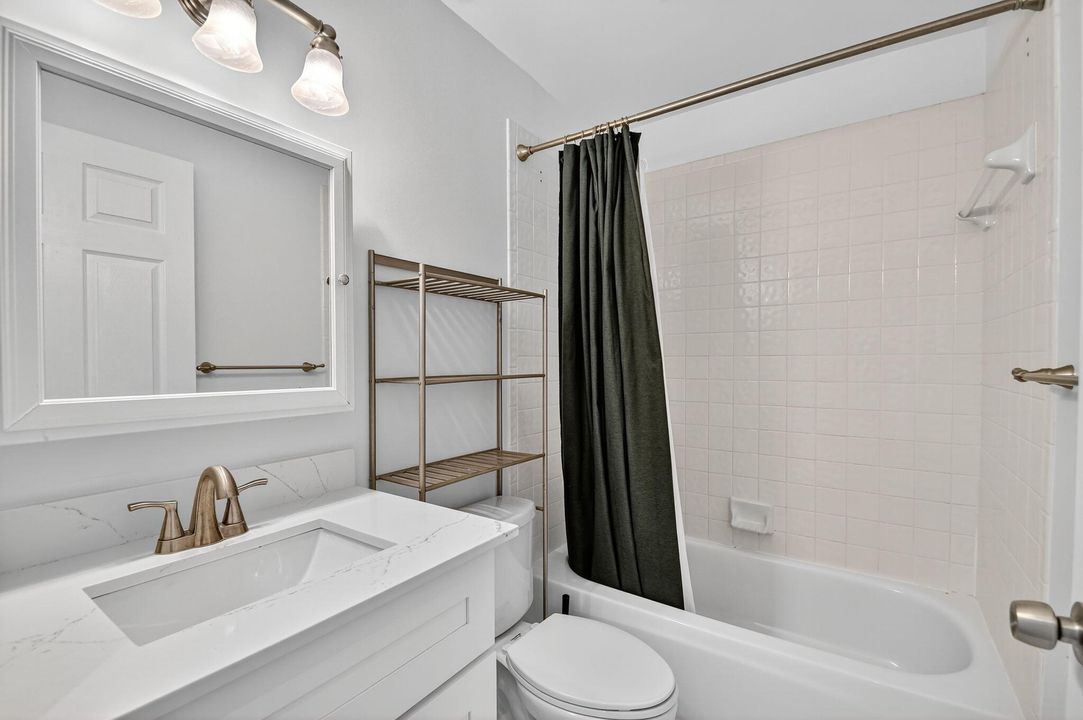 出租: $5,800 (3 贝兹, 2 浴室, 1358 平方英尺)