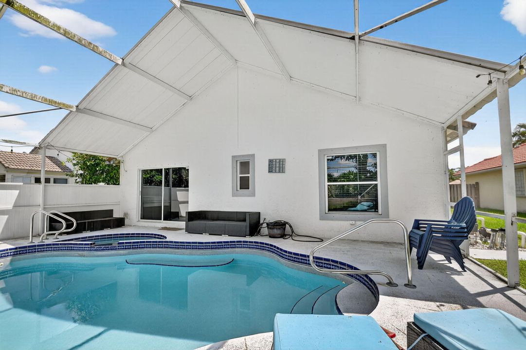 出租: $5,800 (3 贝兹, 2 浴室, 1358 平方英尺)