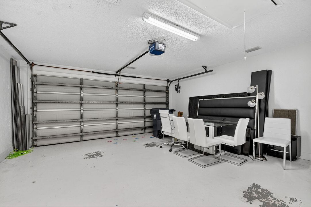 出租: $5,800 (3 贝兹, 2 浴室, 1358 平方英尺)