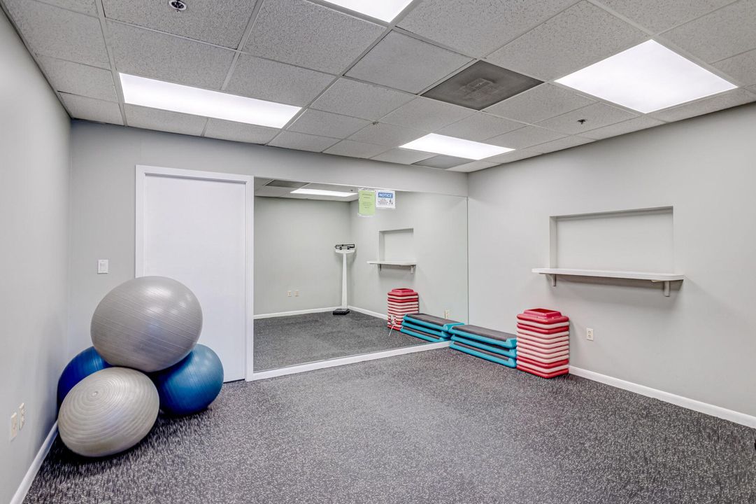 出租: $5,800 (3 贝兹, 2 浴室, 1358 平方英尺)