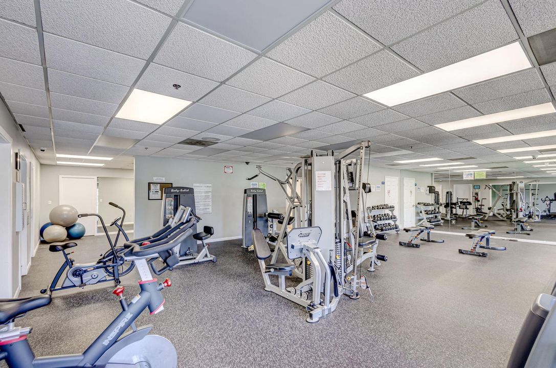 出租: $5,800 (3 贝兹, 2 浴室, 1358 平方英尺)