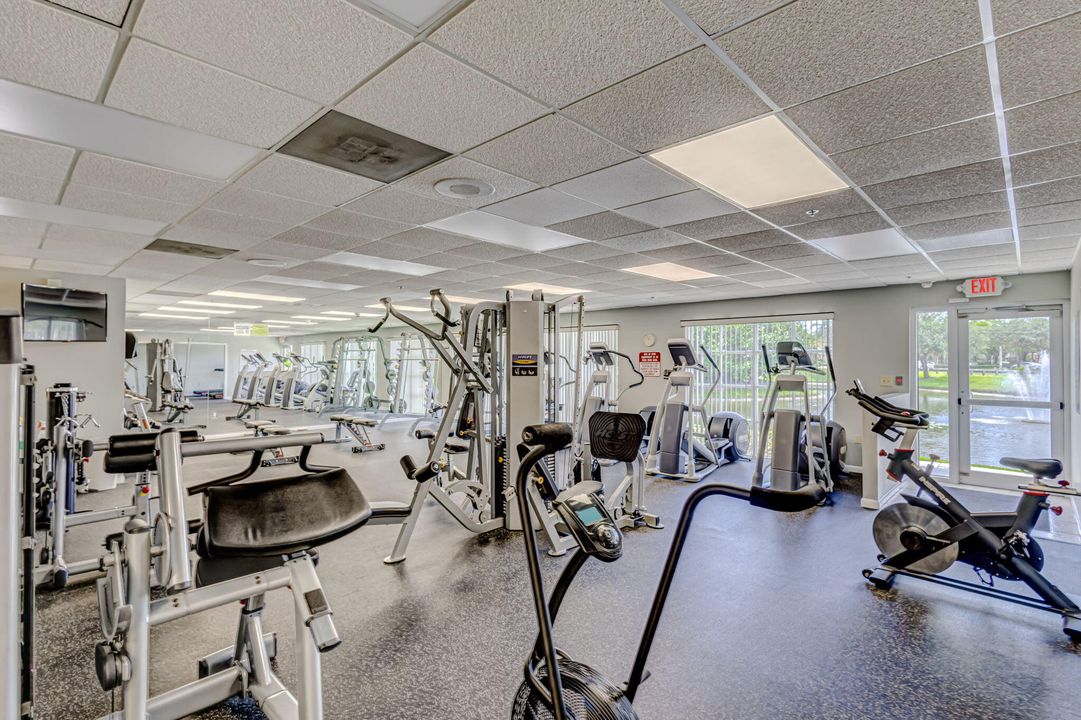 出租: $5,800 (3 贝兹, 2 浴室, 1358 平方英尺)