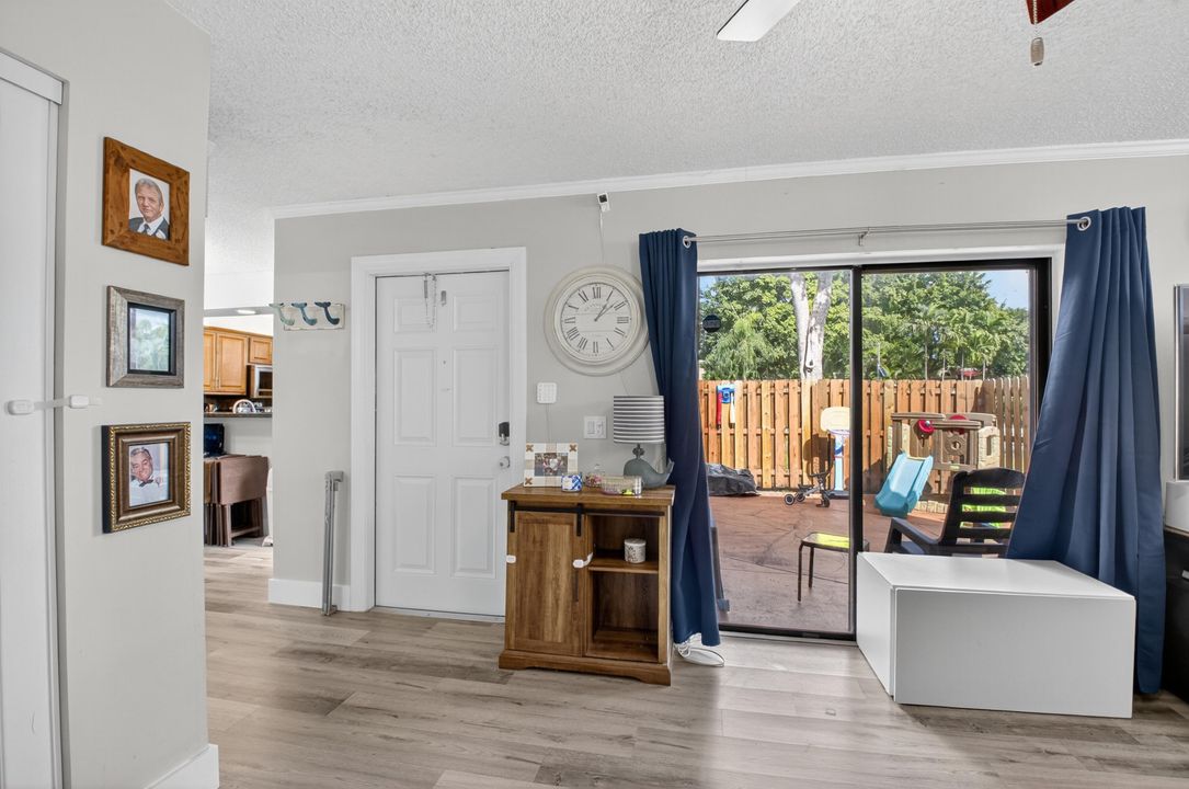 Active With Contract: $339,000 (2 beds, 2 baths, 1302 Square Feet)