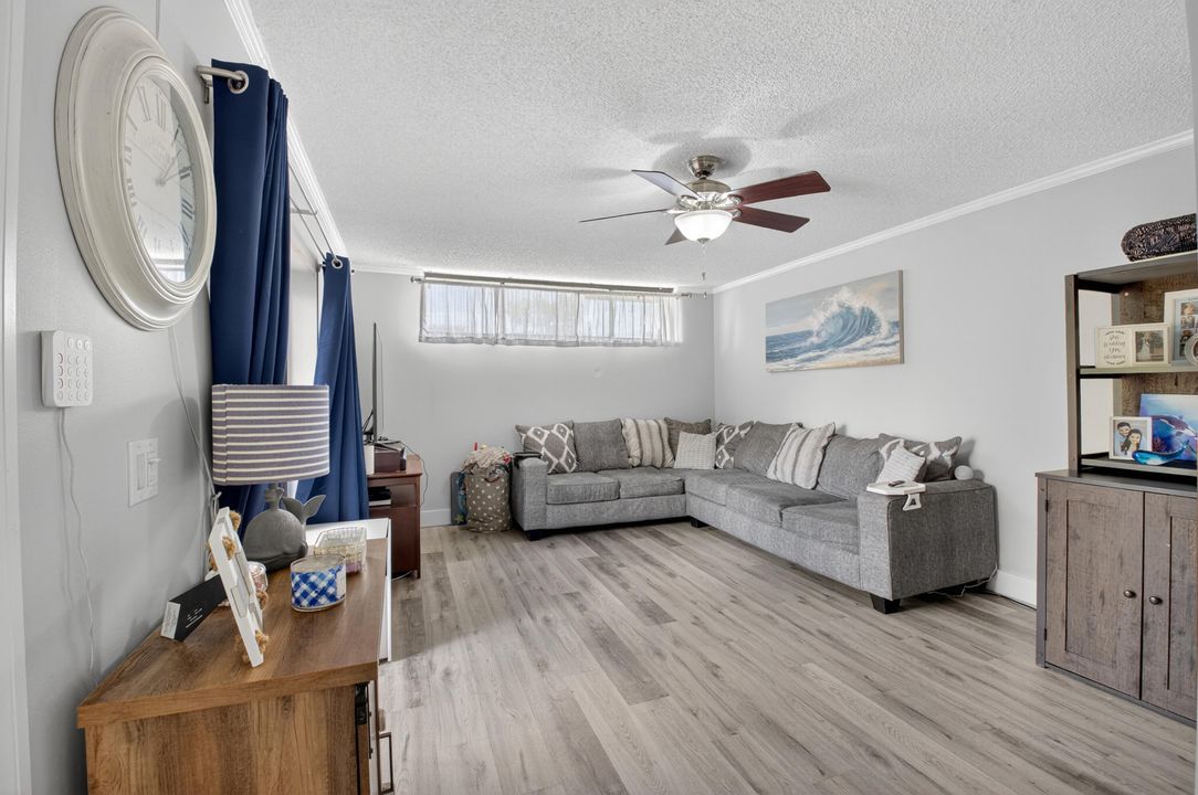 Active With Contract: $339,000 (2 beds, 2 baths, 1302 Square Feet)