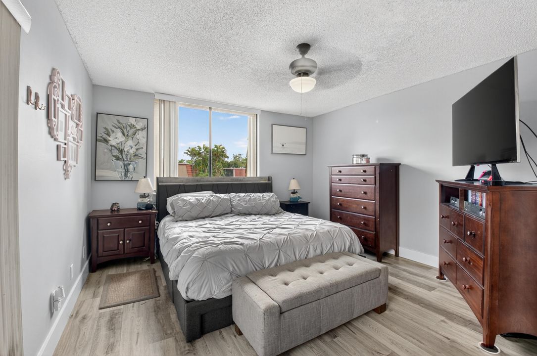 Active With Contract: $339,000 (2 beds, 2 baths, 1302 Square Feet)