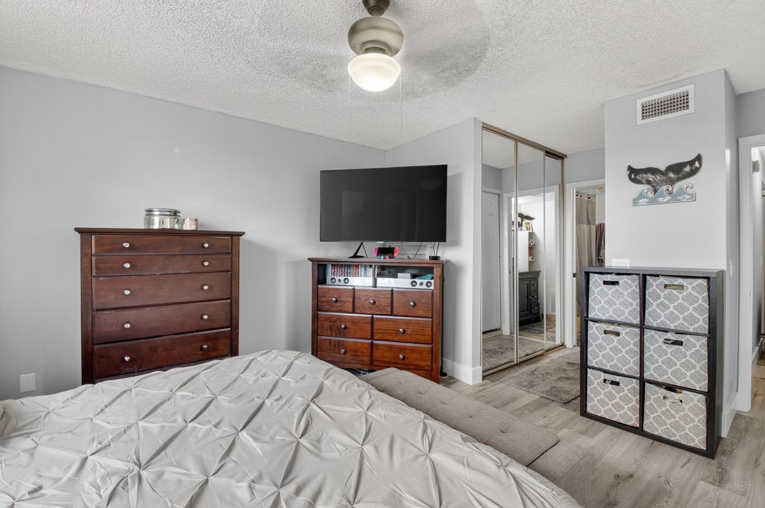 Active With Contract: $339,000 (2 beds, 2 baths, 1302 Square Feet)