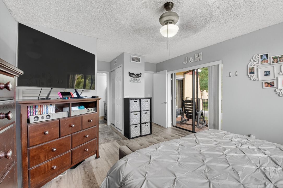 Active With Contract: $339,000 (2 beds, 2 baths, 1302 Square Feet)