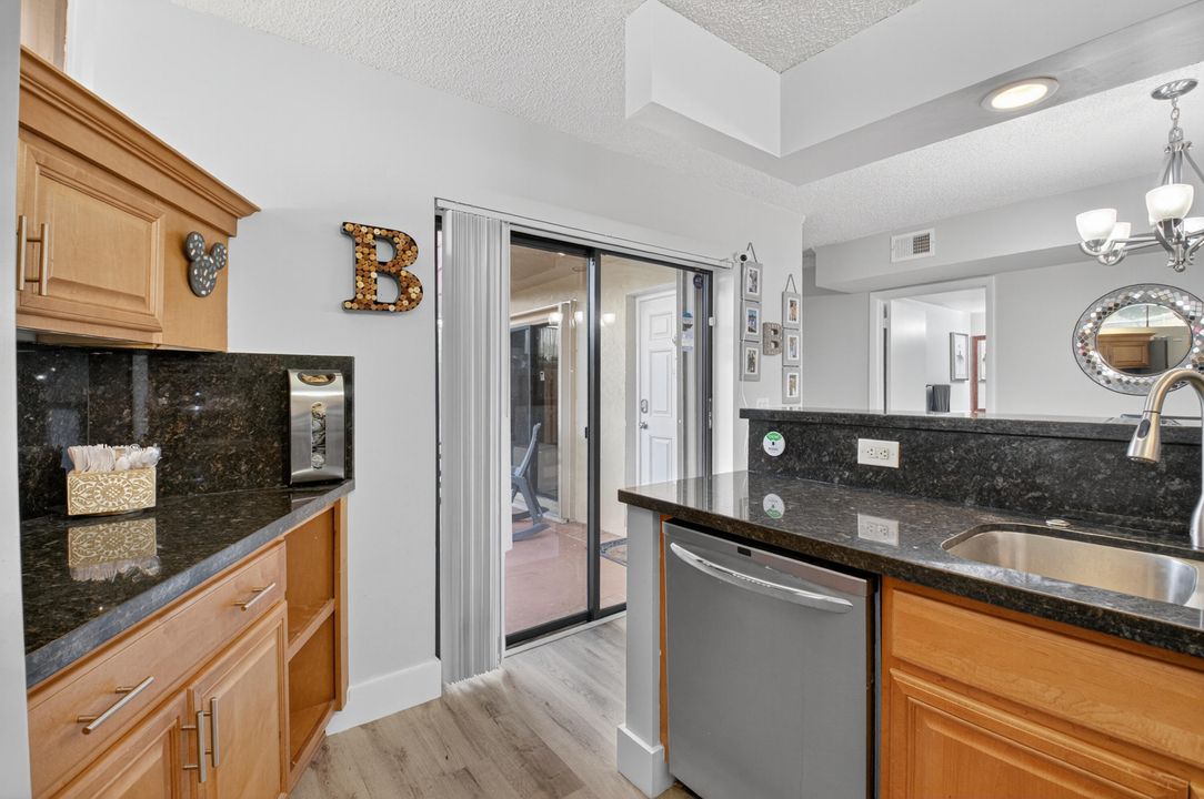 Active With Contract: $339,000 (2 beds, 2 baths, 1302 Square Feet)