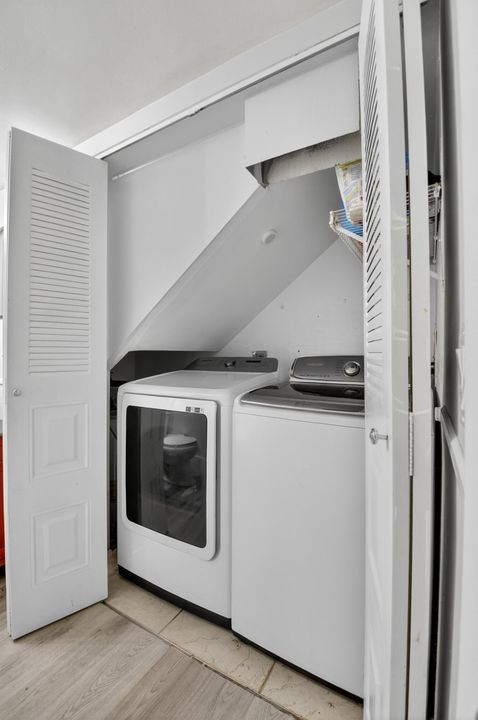 Active With Contract: $339,000 (2 beds, 2 baths, 1302 Square Feet)