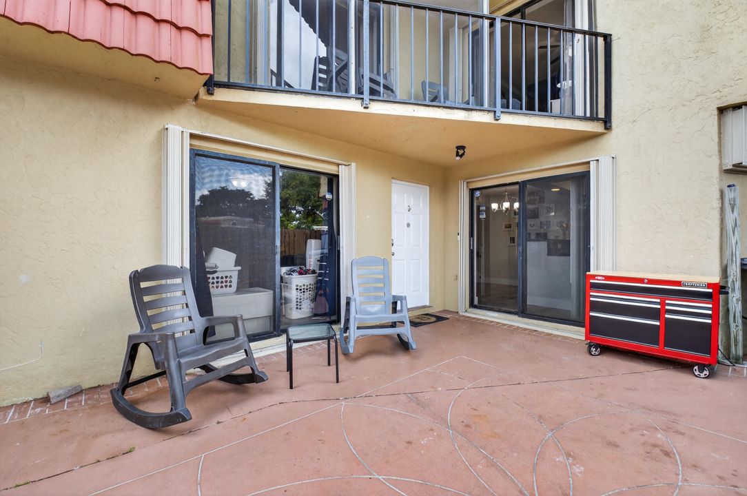 Active With Contract: $339,000 (2 beds, 2 baths, 1302 Square Feet)