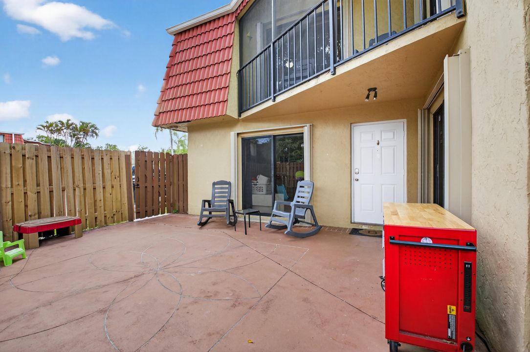 Active With Contract: $339,000 (2 beds, 2 baths, 1302 Square Feet)