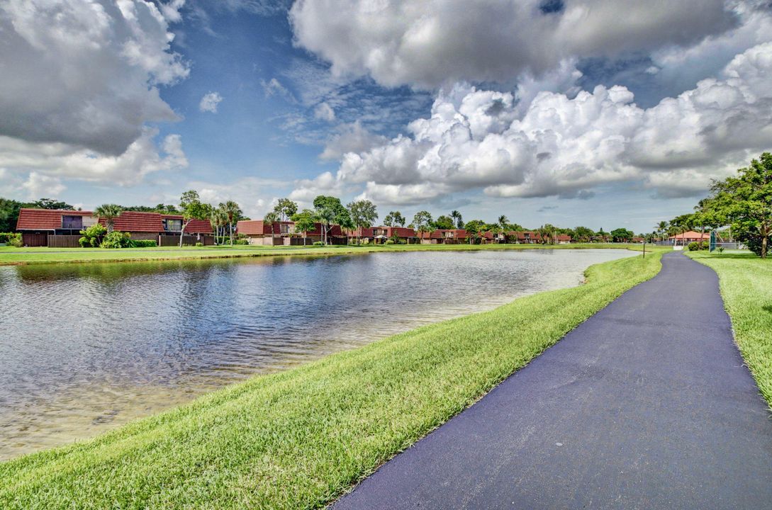 Active With Contract: $339,000 (2 beds, 2 baths, 1302 Square Feet)