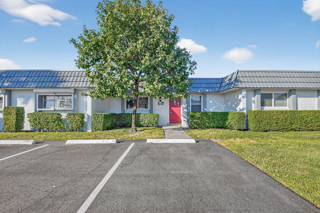 Active With Contract: $165,000 (2 beds, 2 baths, 1014 Square Feet)