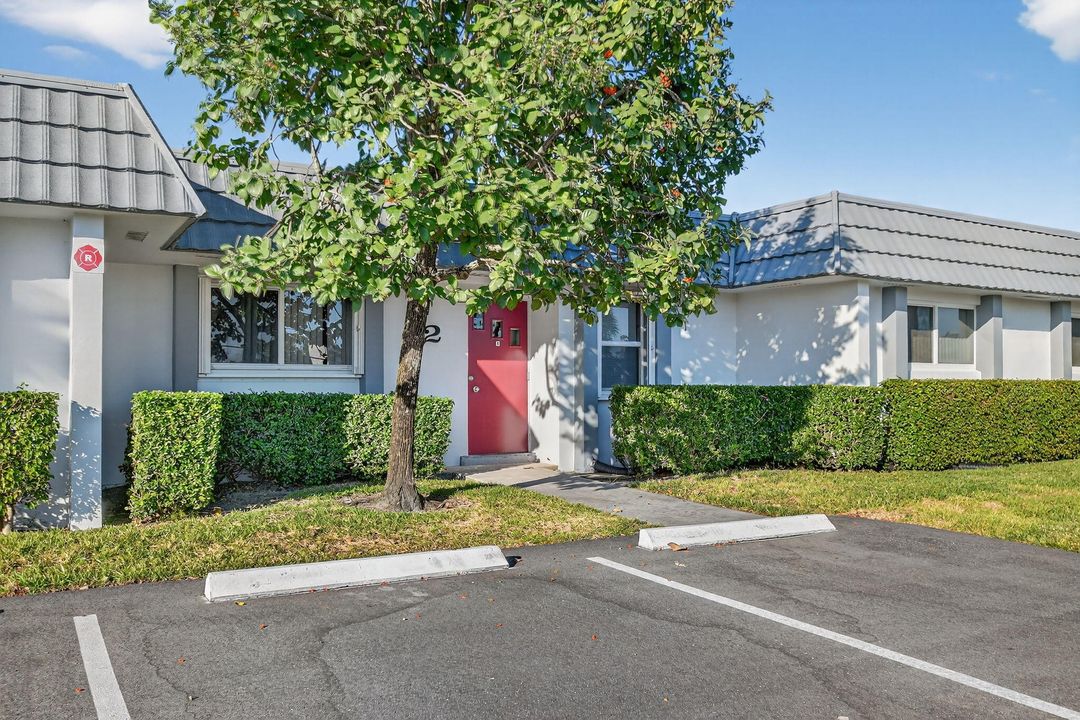 Active With Contract: $165,000 (2 beds, 2 baths, 1014 Square Feet)