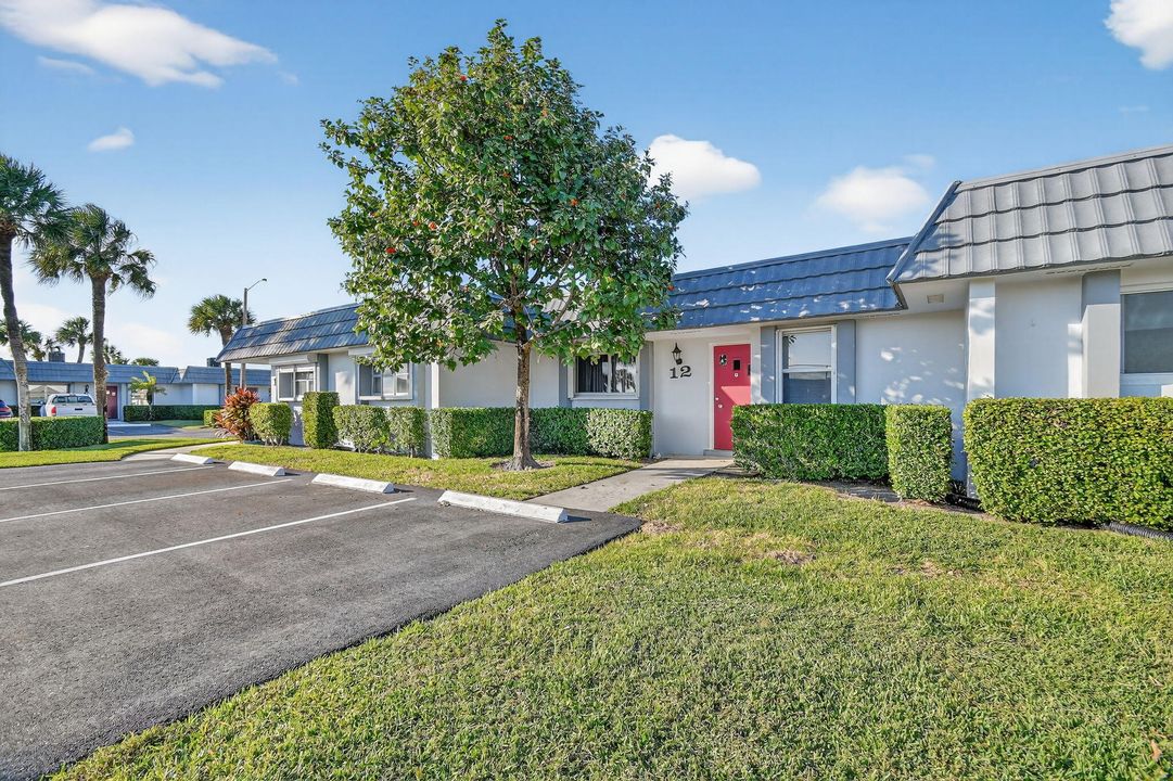 Active With Contract: $165,000 (2 beds, 2 baths, 1014 Square Feet)