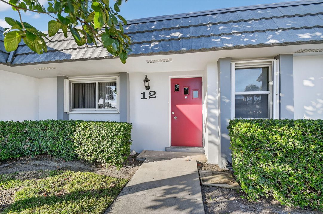 Active With Contract: $165,000 (2 beds, 2 baths, 1014 Square Feet)