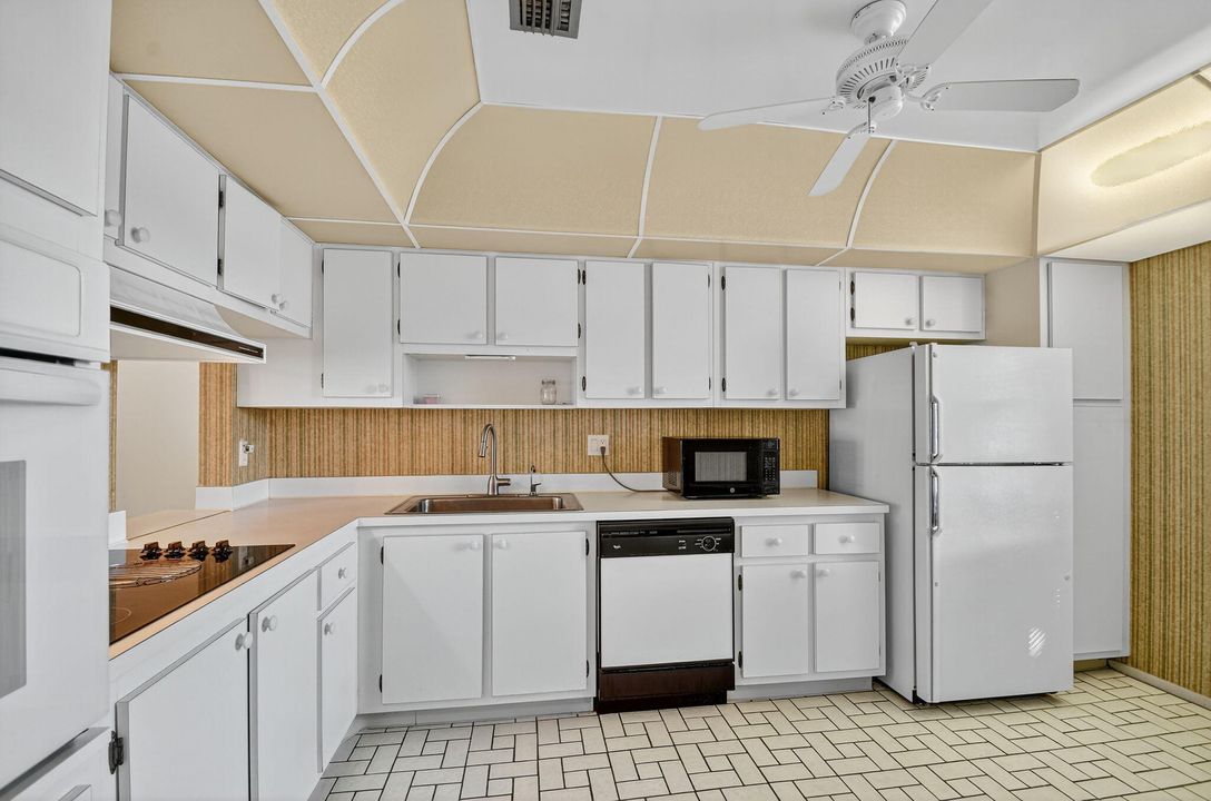 Active With Contract: $165,000 (2 beds, 2 baths, 1014 Square Feet)