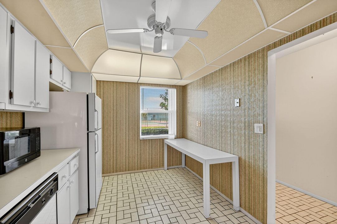 Active With Contract: $165,000 (2 beds, 2 baths, 1014 Square Feet)