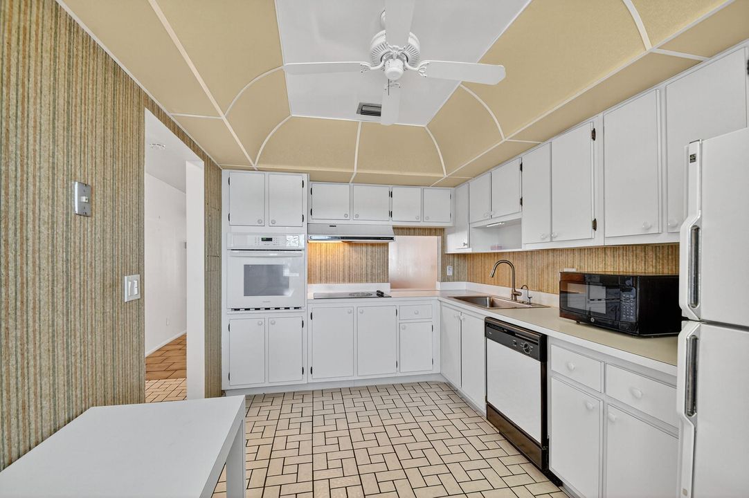 Active With Contract: $165,000 (2 beds, 2 baths, 1014 Square Feet)