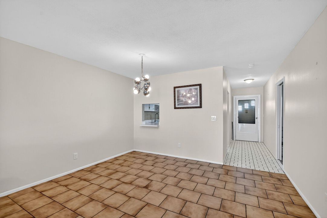 Active With Contract: $165,000 (2 beds, 2 baths, 1014 Square Feet)