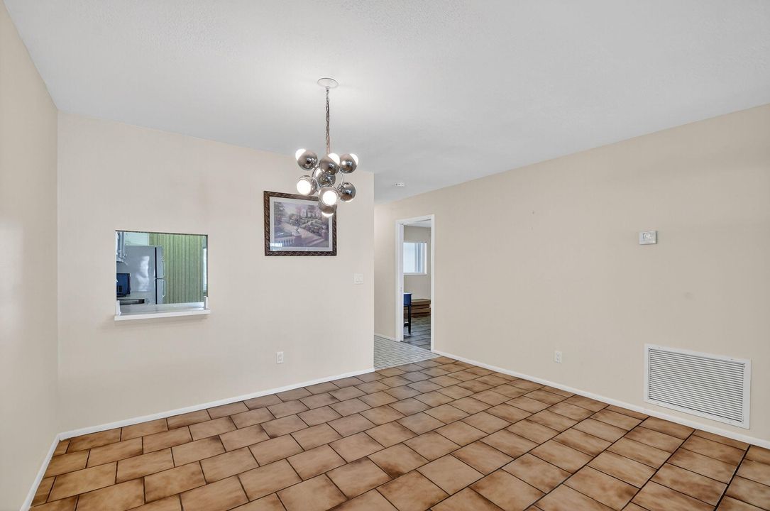 Active With Contract: $165,000 (2 beds, 2 baths, 1014 Square Feet)