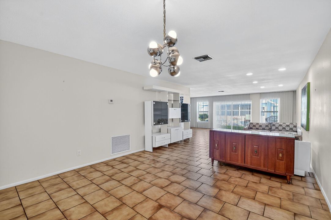 Active With Contract: $165,000 (2 beds, 2 baths, 1014 Square Feet)