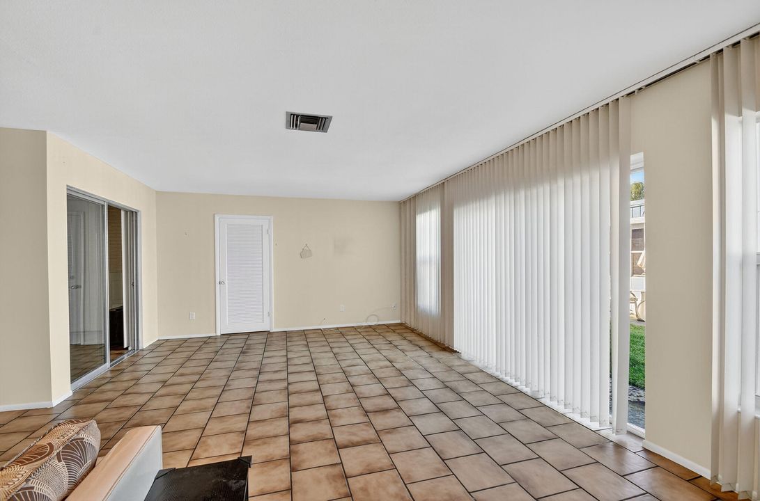 Active With Contract: $165,000 (2 beds, 2 baths, 1014 Square Feet)