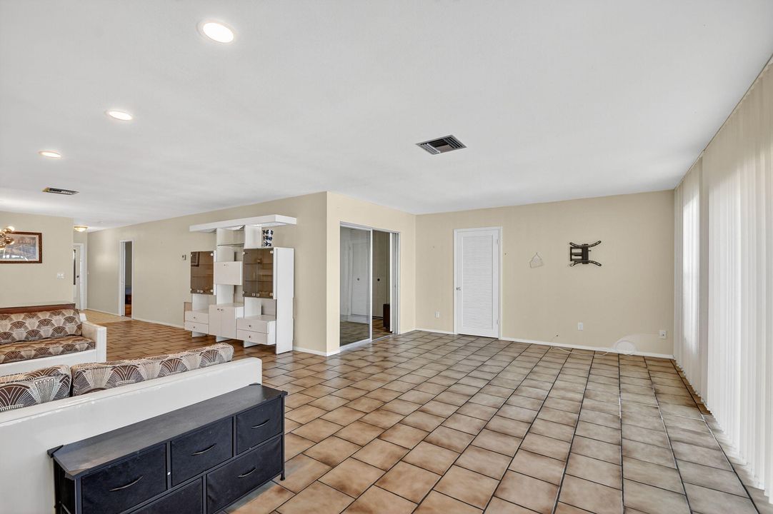 Active With Contract: $165,000 (2 beds, 2 baths, 1014 Square Feet)