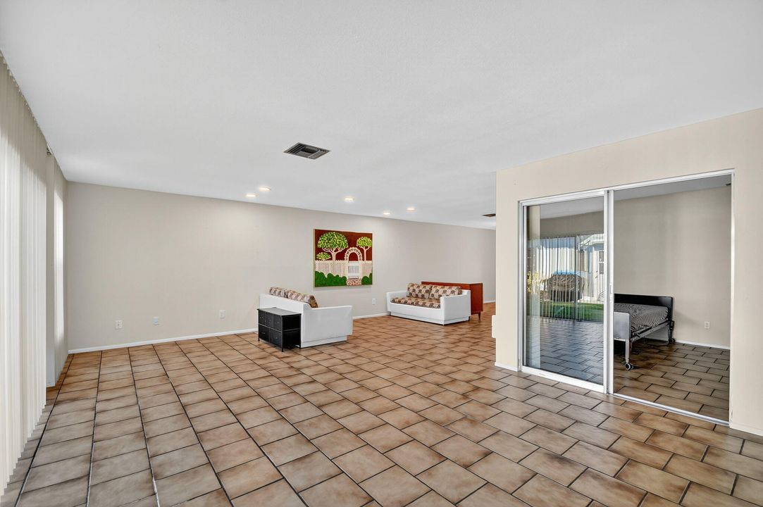 Active With Contract: $165,000 (2 beds, 2 baths, 1014 Square Feet)