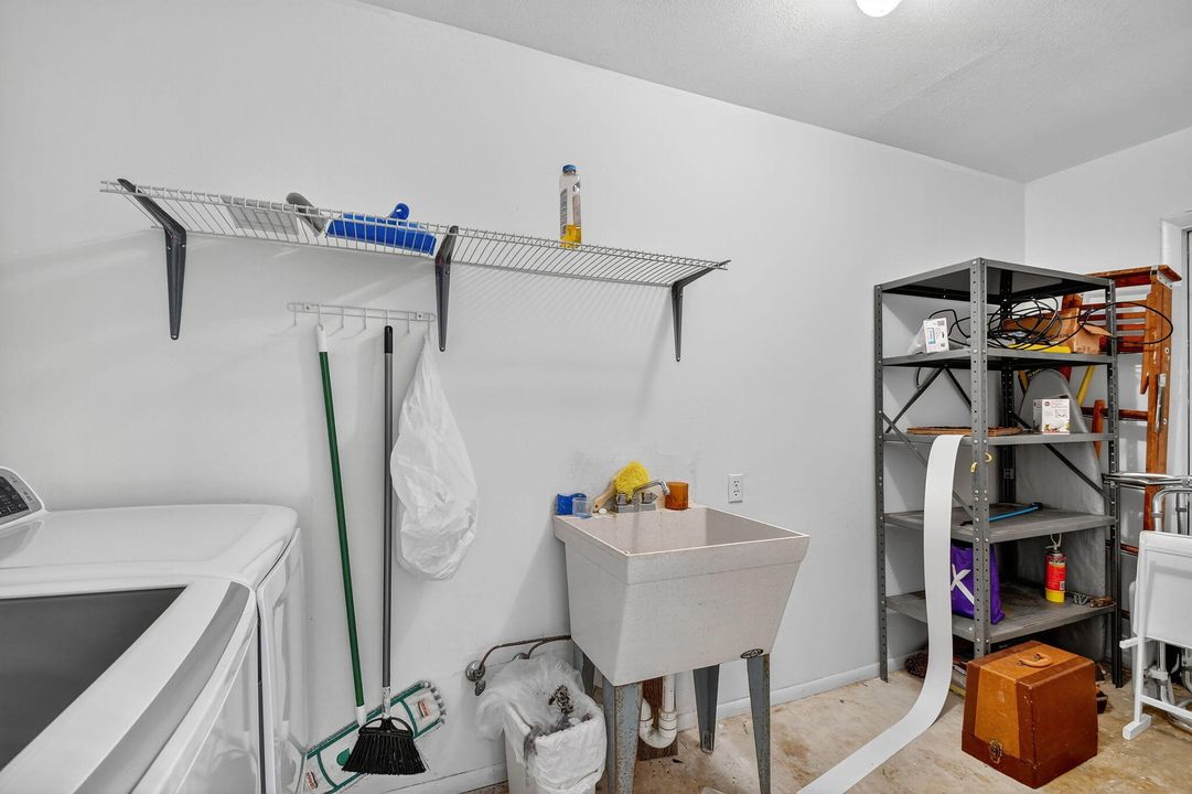 Active With Contract: $165,000 (2 beds, 2 baths, 1014 Square Feet)