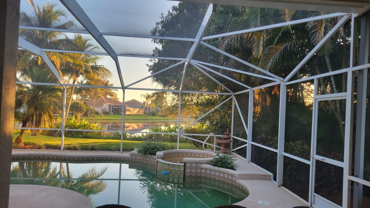 Activo con contrato: $699,500 (3 camas, 2 baños, 2303 Pies cuadrados)