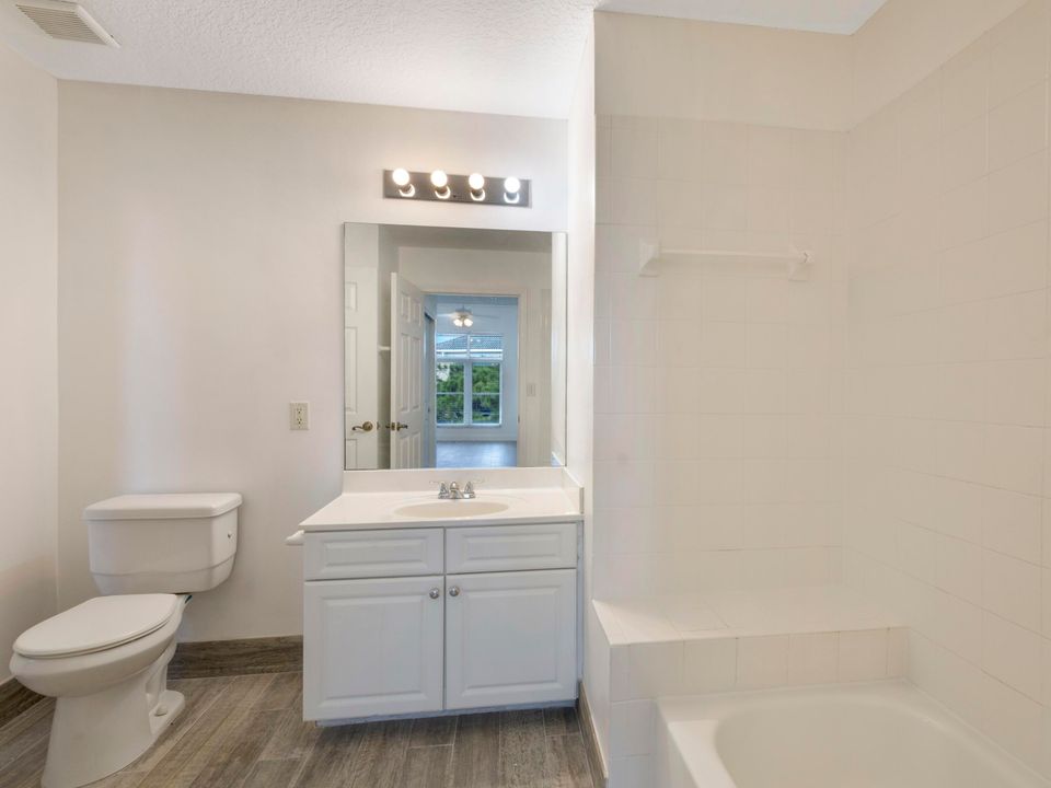 En Venta: $288,000 (1 camas, 1 baños, 823 Pies cuadrados)