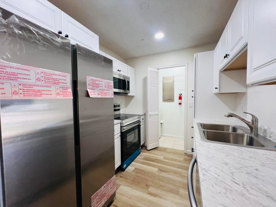 For Sale: $310,000 (3 beds, 2 baths, 1056 Square Feet)