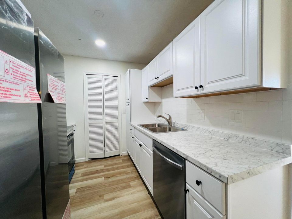 For Sale: $310,000 (3 beds, 2 baths, 1056 Square Feet)