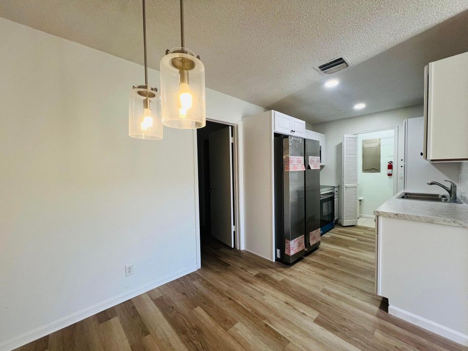 For Sale: $310,000 (3 beds, 2 baths, 1056 Square Feet)