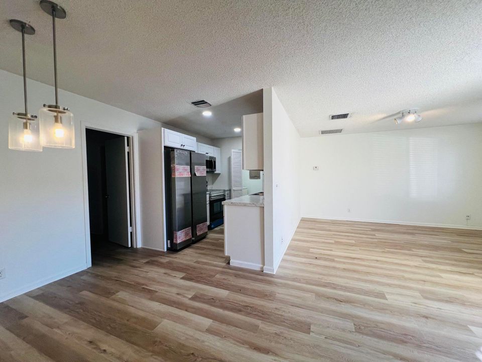 For Sale: $310,000 (3 beds, 2 baths, 1056 Square Feet)