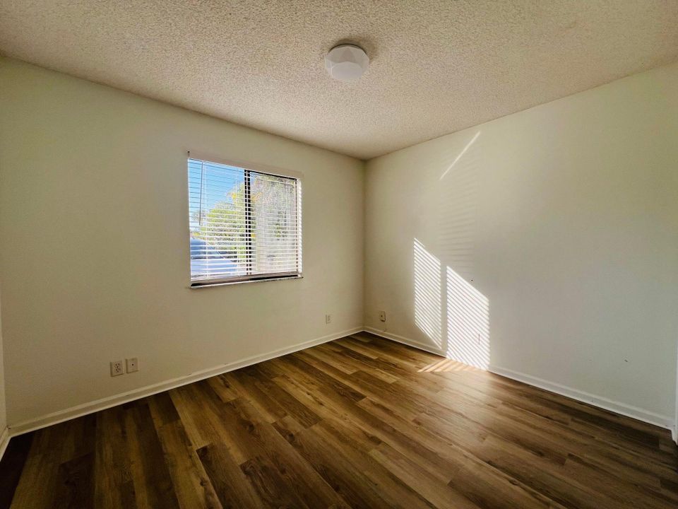 For Sale: $310,000 (3 beds, 2 baths, 1056 Square Feet)